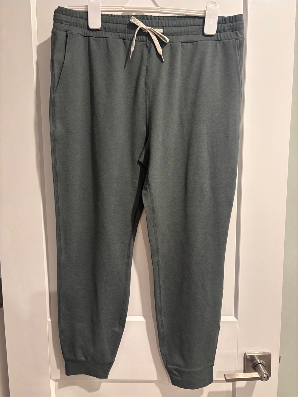 Vuori NWOT Women’s Relaxed Fit Jogger Pants Large